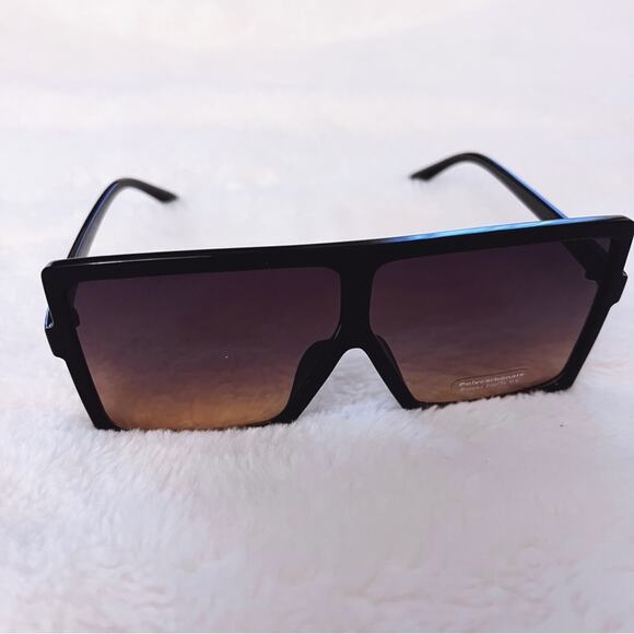 Ivonne Black Flat Oversized Square Sunglasses - Picture 10 of 11